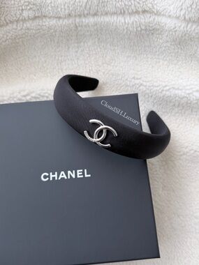 Auth Chanel 25P CC Logo Black Silk Headband - Kept Unused